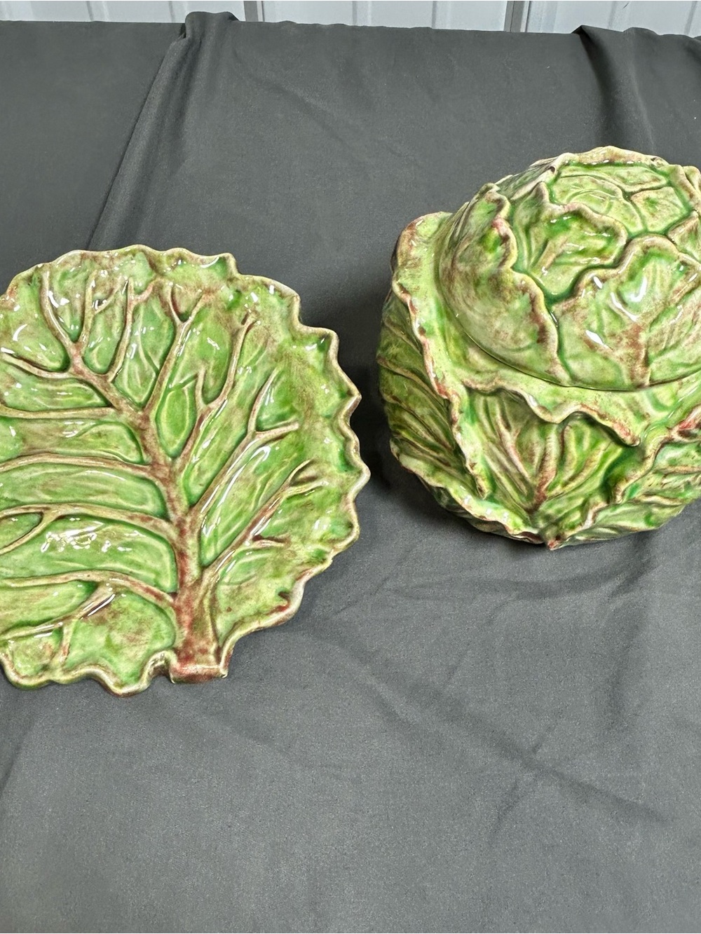 VINTAGE CABBAGE BOWL SHAPE LIDDED SERVING WITH UNDERPLATE HOLLAND MOLD STYLE
